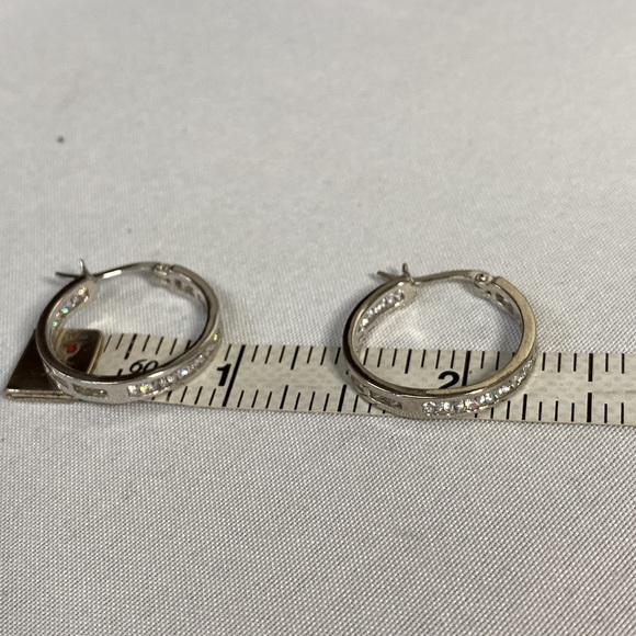 Beautiful sparkly CZ 925 Sterling Silver hoop earrings - Picture 5 of 9